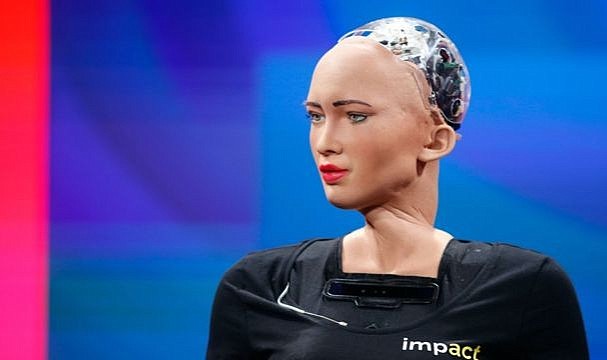 Dünyada bir ilk: Robot Sophia Türkiye’de radyo yayını yapacak – Teknoloji